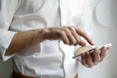 スマートフォンだけでできる代理店副業：おすすめ業種と始め方